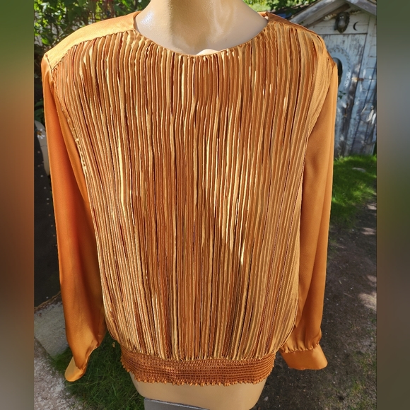 Gold satiny blouse - Picture 3 of 9
